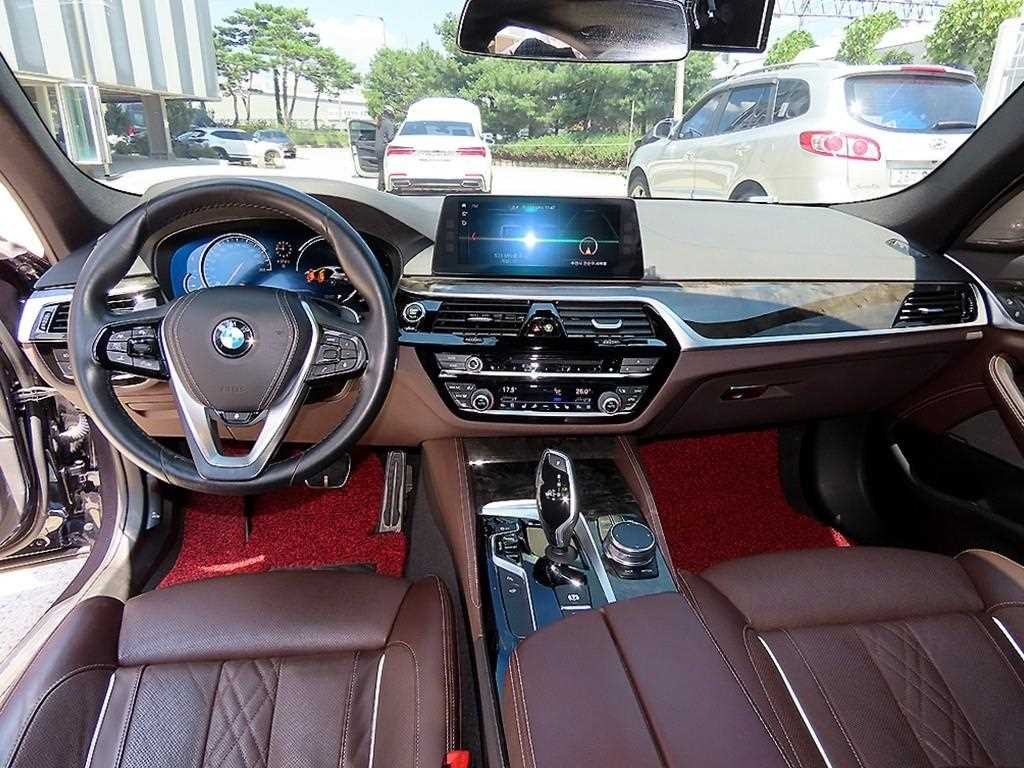 BMW 5시리즈 5시리즈 (G30) 530d M 스포츠 이미지 7