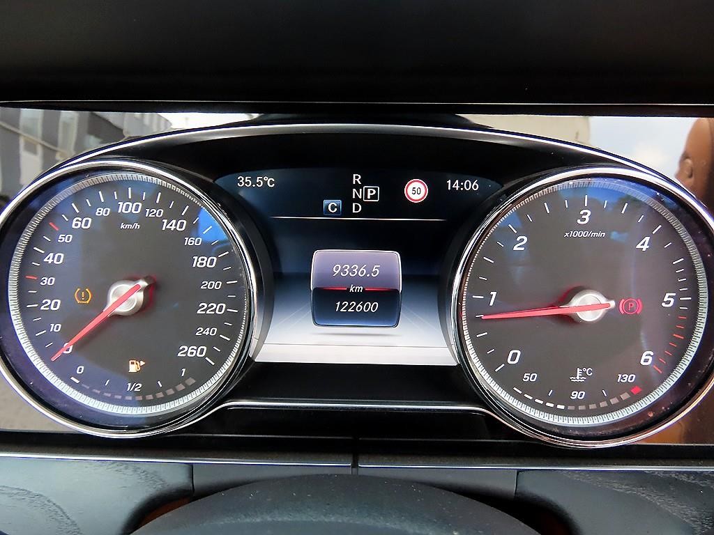 벤츠 E 클래스 E-클래스 W213 E220d 카브리올레 이미지 14