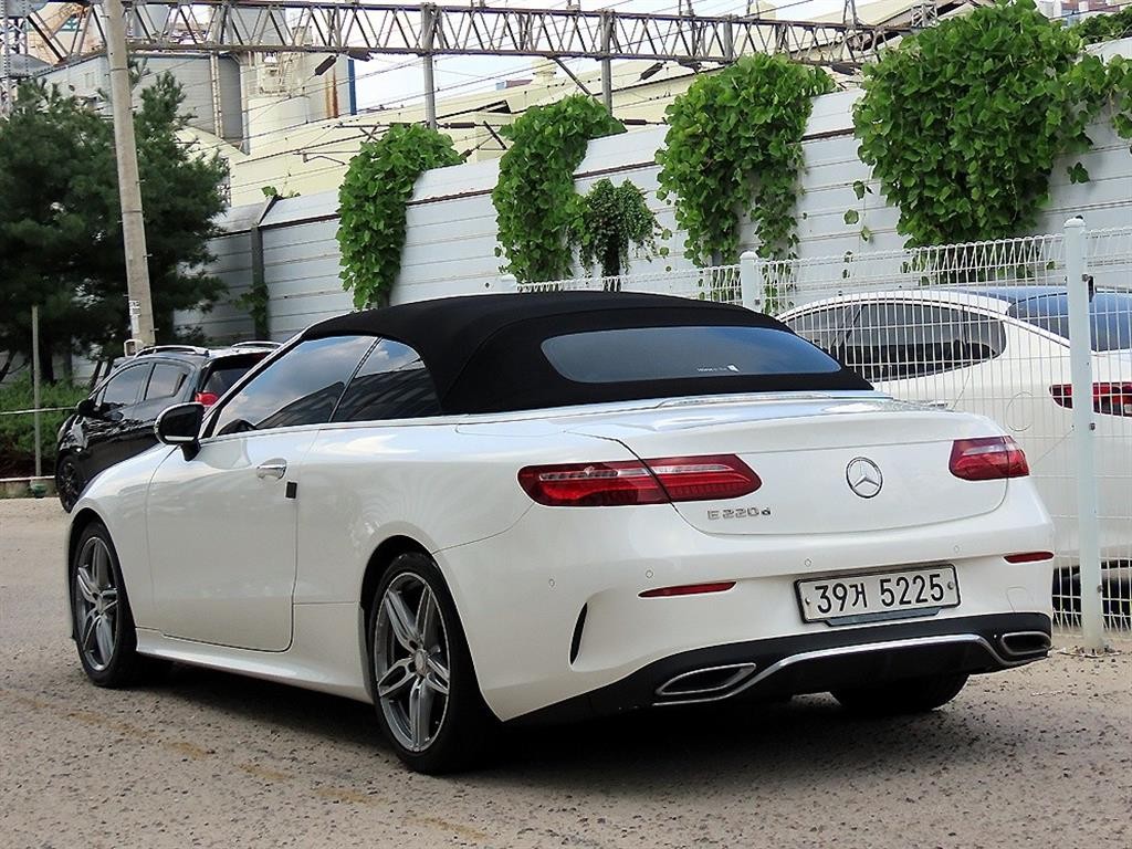 벤츠 E 클래스 E-클래스 W213 E220d 카브리올레 이미지 3