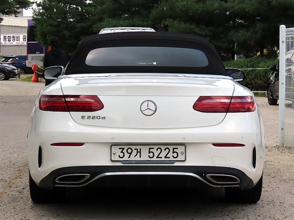 벤츠 E 클래스 E-클래스 W213 E220d 카브리올레 이미지 4
