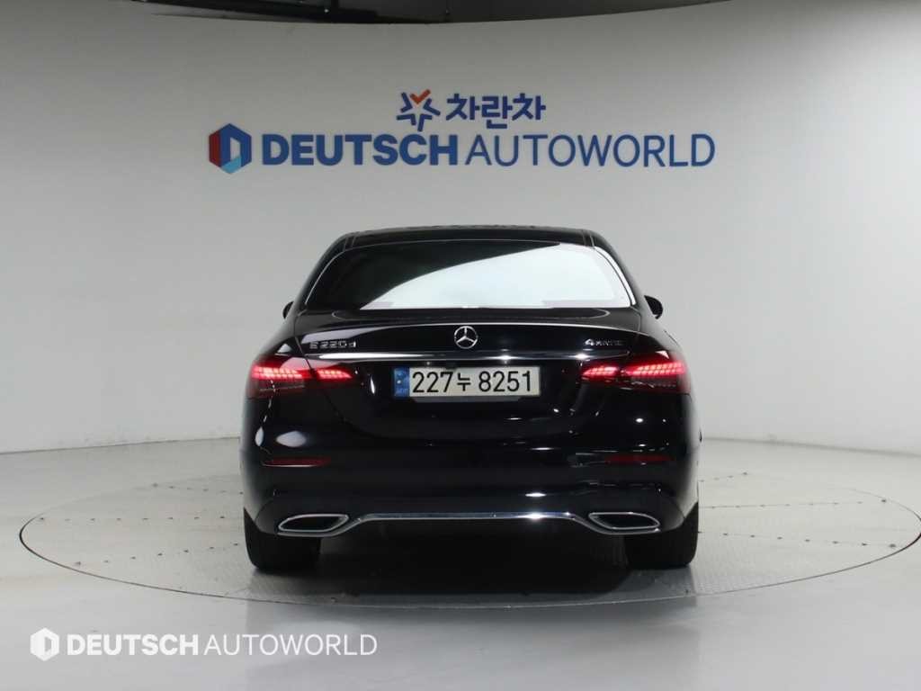 벤츠 E 클래스 E-클래스 W213 E220d 4MATIC AMG라인 이미지 4