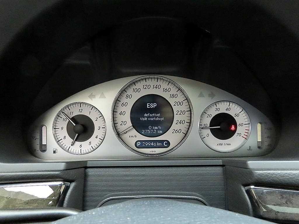 벤츠 E 클래스 E-클래스 E350 4MATIC 이미지 6