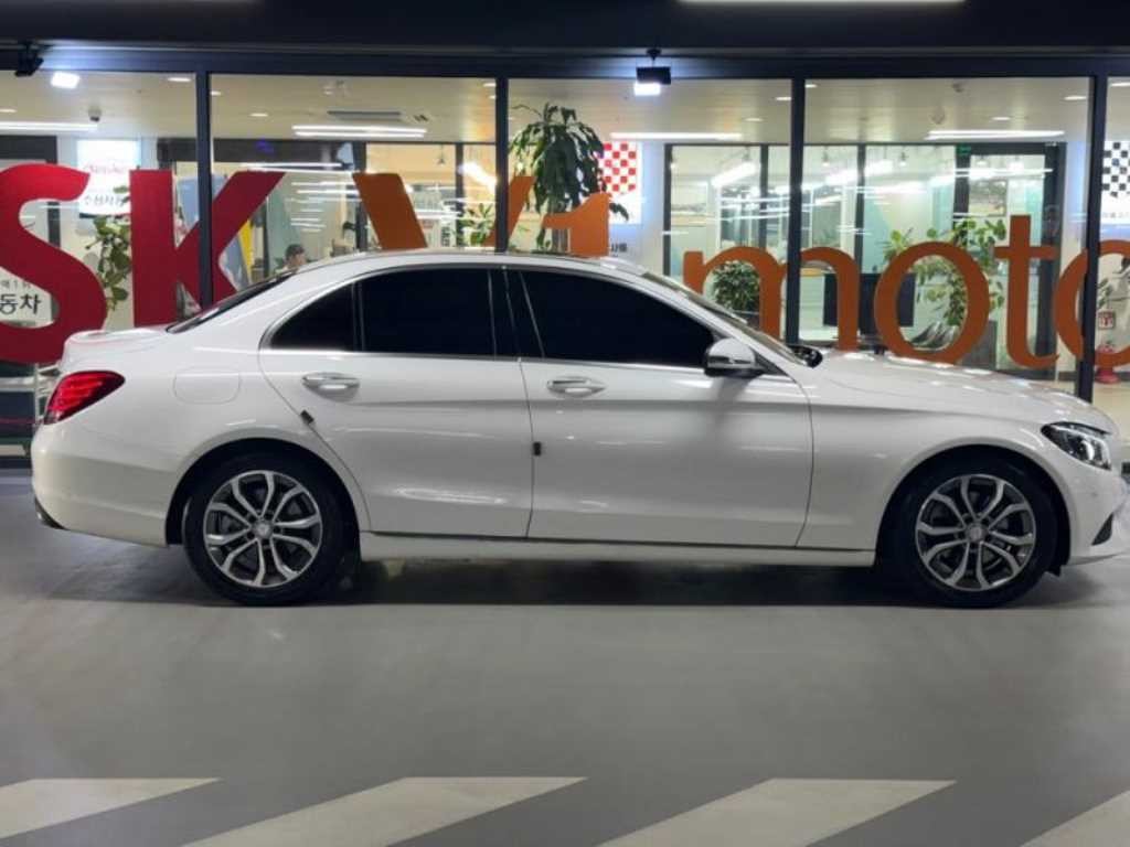 벤츠 C 클래스 C클래스 W205 C220 d 아방가르드 이미지 3