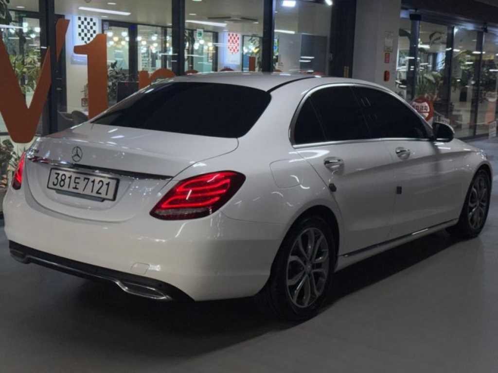 벤츠 C 클래스 C클래스 W205 C220 d 아방가르드 이미지 4
