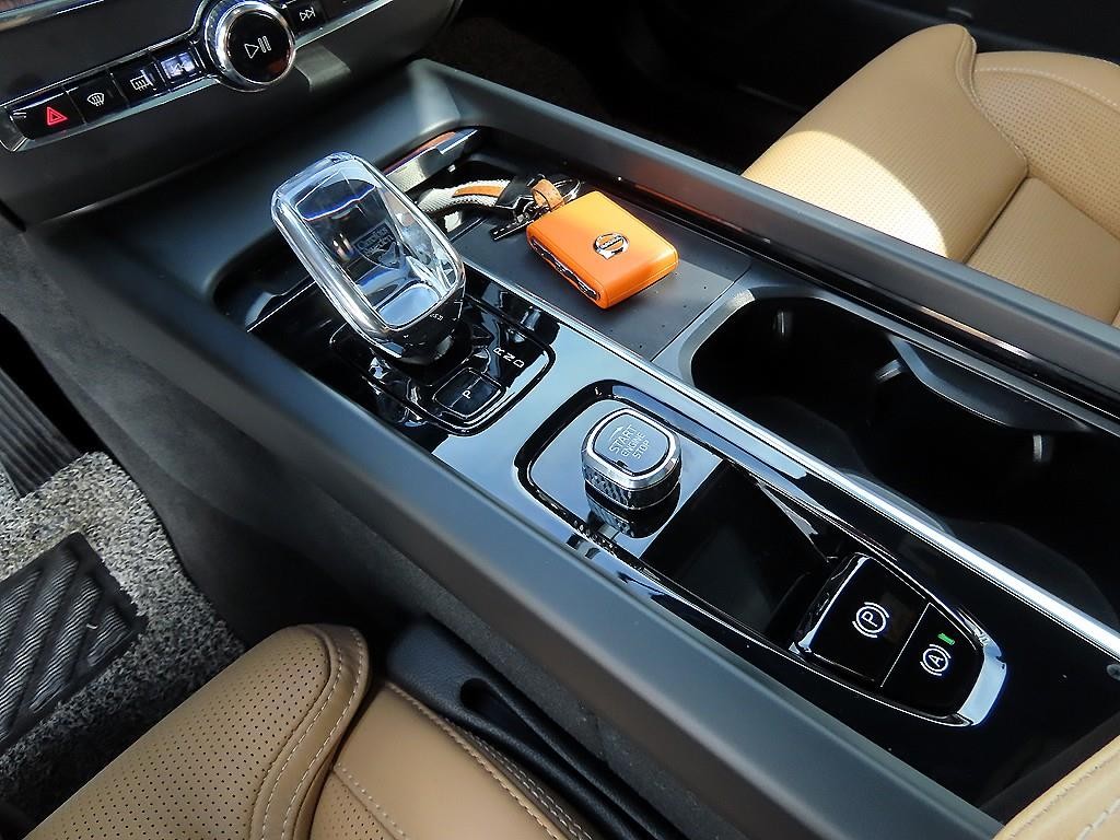 볼보 XC60 XC60(2세대) B5 AWD 얼티메이트 브라이트 이미지 11