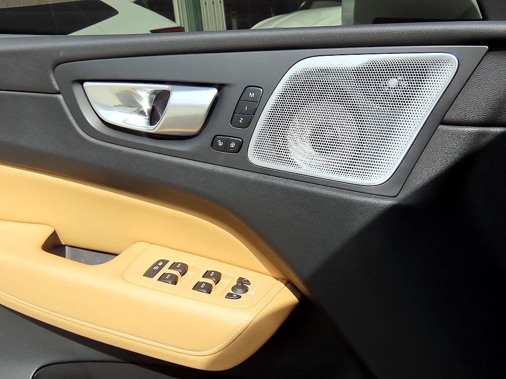 볼보 XC60 XC60(2세대) B5 AWD 얼티메이트 브라이트 이미지 12