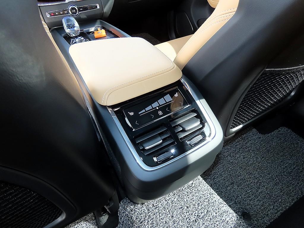 볼보 XC60 XC60(2세대) B5 AWD 얼티메이트 브라이트 이미지 15