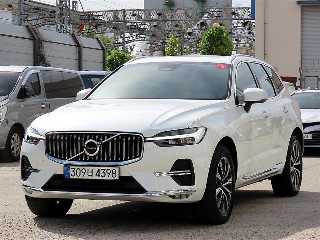 볼보 XC60 XC60(2세대) B5 AWD 얼티메이트 브라이트 이미지 2