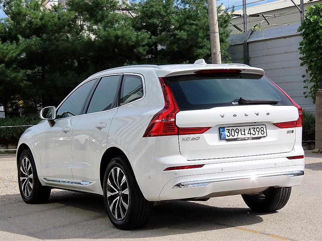 볼보 XC60 XC60(2세대) B5 AWD 얼티메이트 브라이트 이미지 3