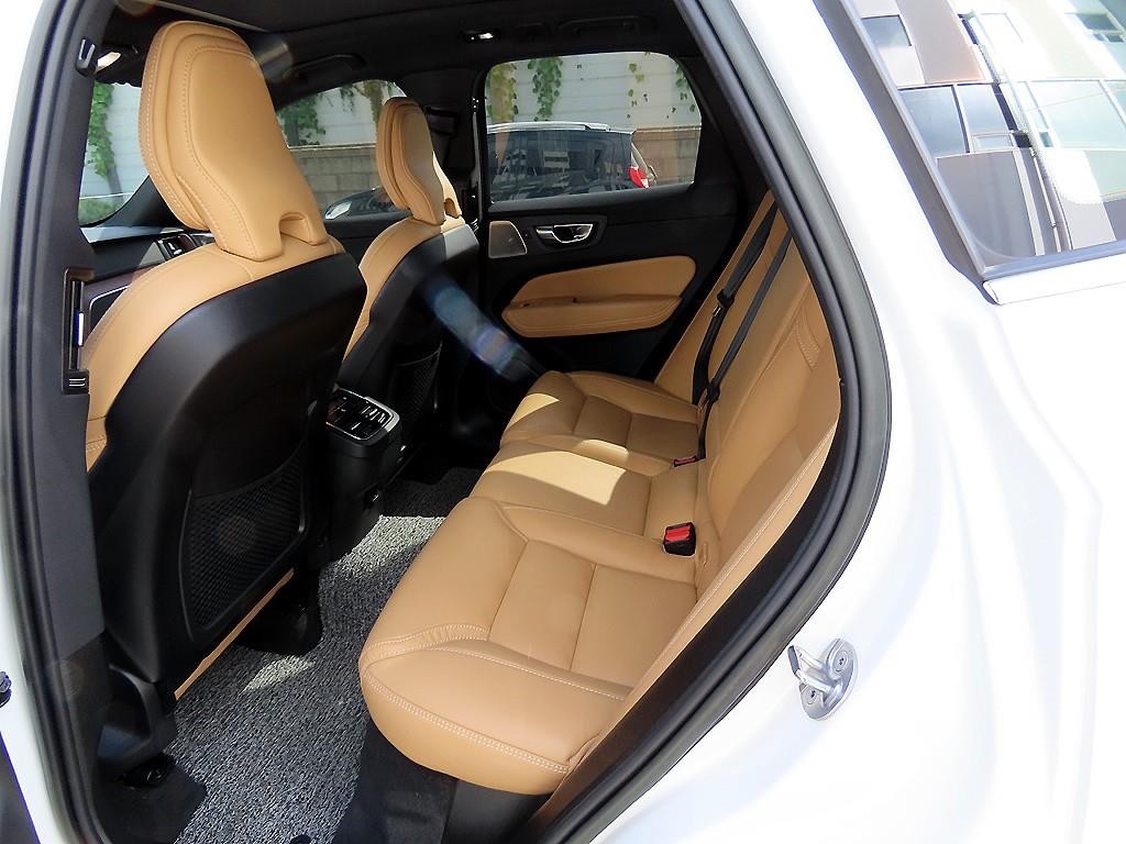 볼보 XC60 XC60(2세대) B5 AWD 얼티메이트 브라이트 이미지 6