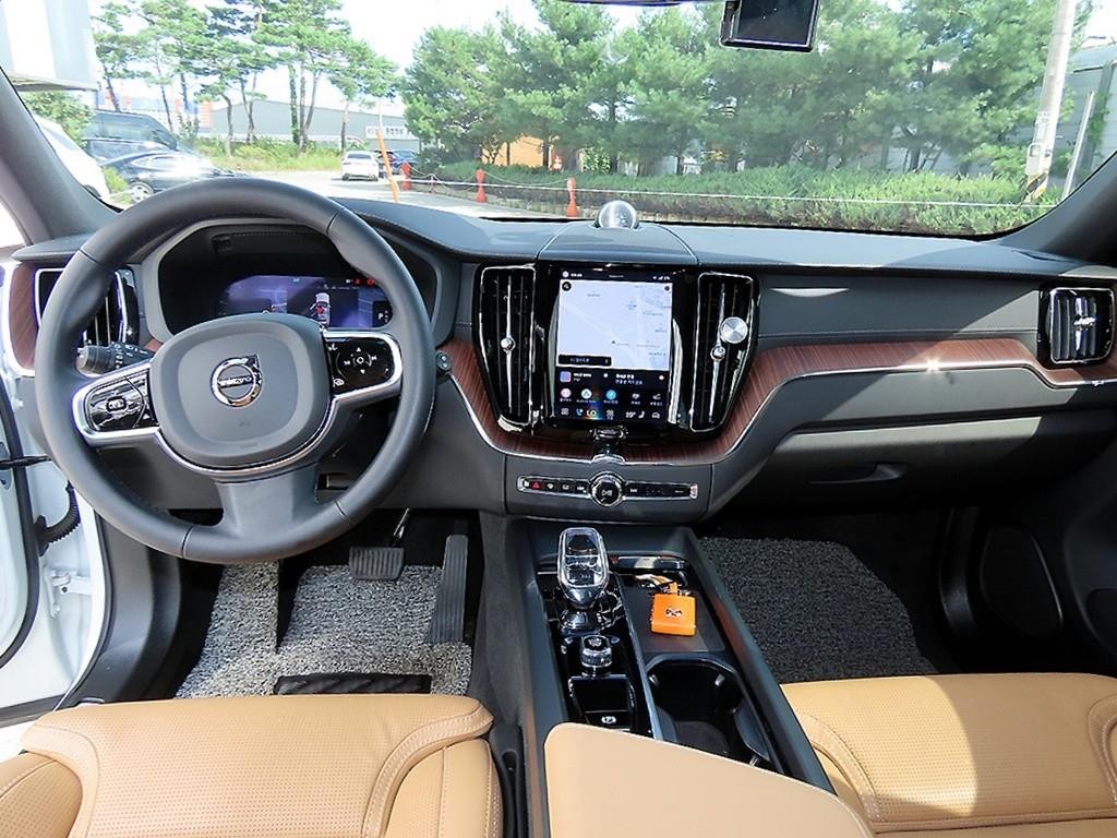 볼보 XC60 XC60(2세대) B5 AWD 얼티메이트 브라이트 이미지 7