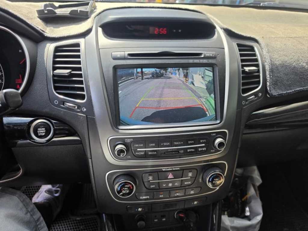 기아 쏘렌토 뉴 쏘렌토 R 2WD 2.0 리미티드 스페셜 이미지 11