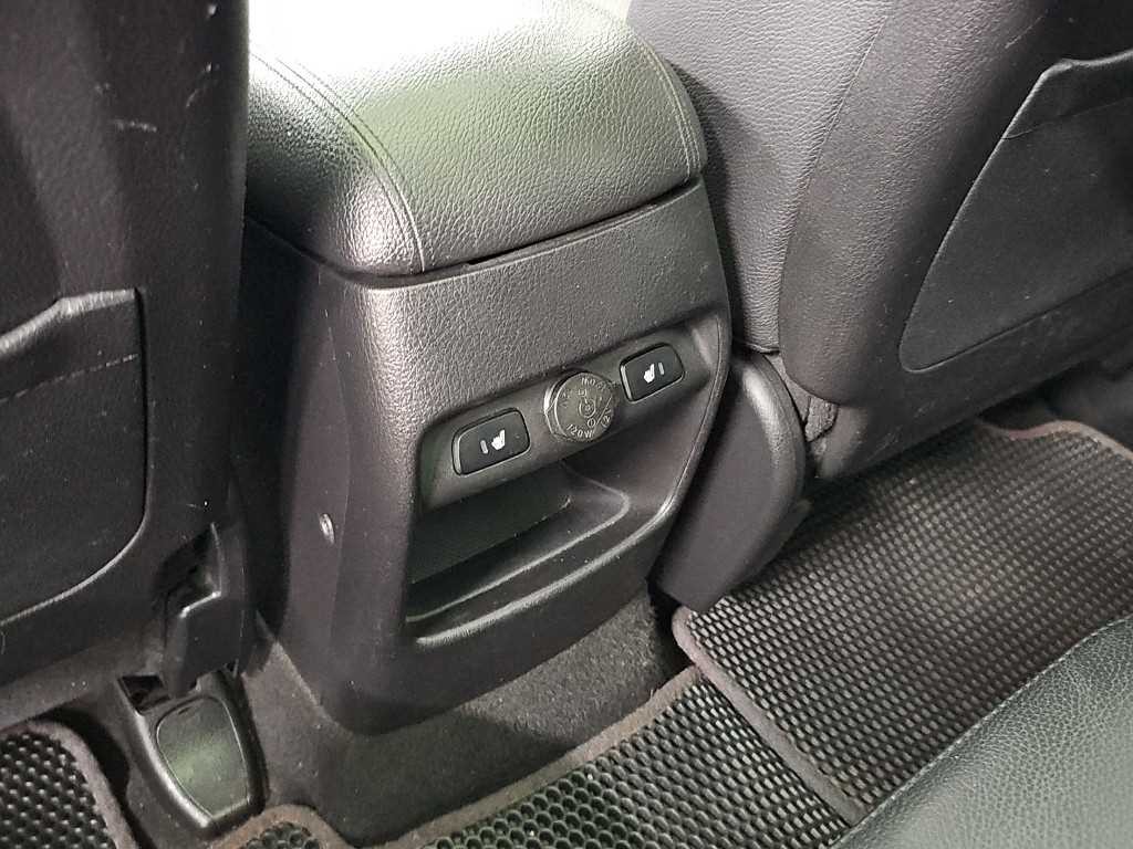 기아 쏘렌토 뉴 쏘렌토 R 2WD 2.0 리미티드 스페셜 이미지 13