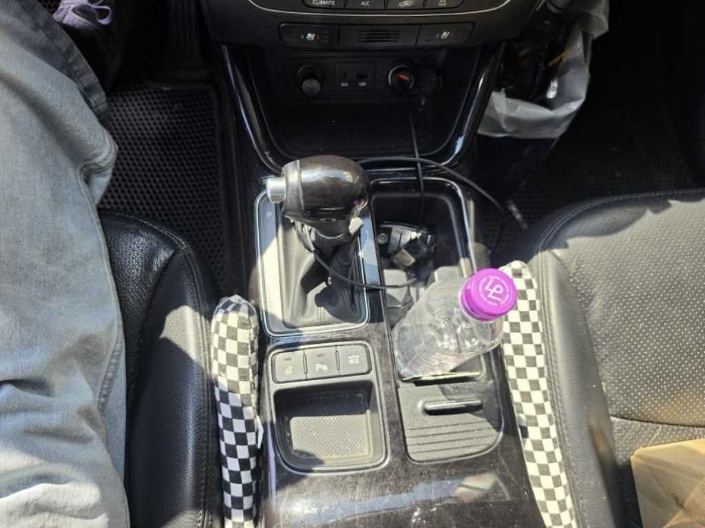 기아 쏘렌토 뉴 쏘렌토 R 2WD 2.0 리미티드 스페셜 이미지 9