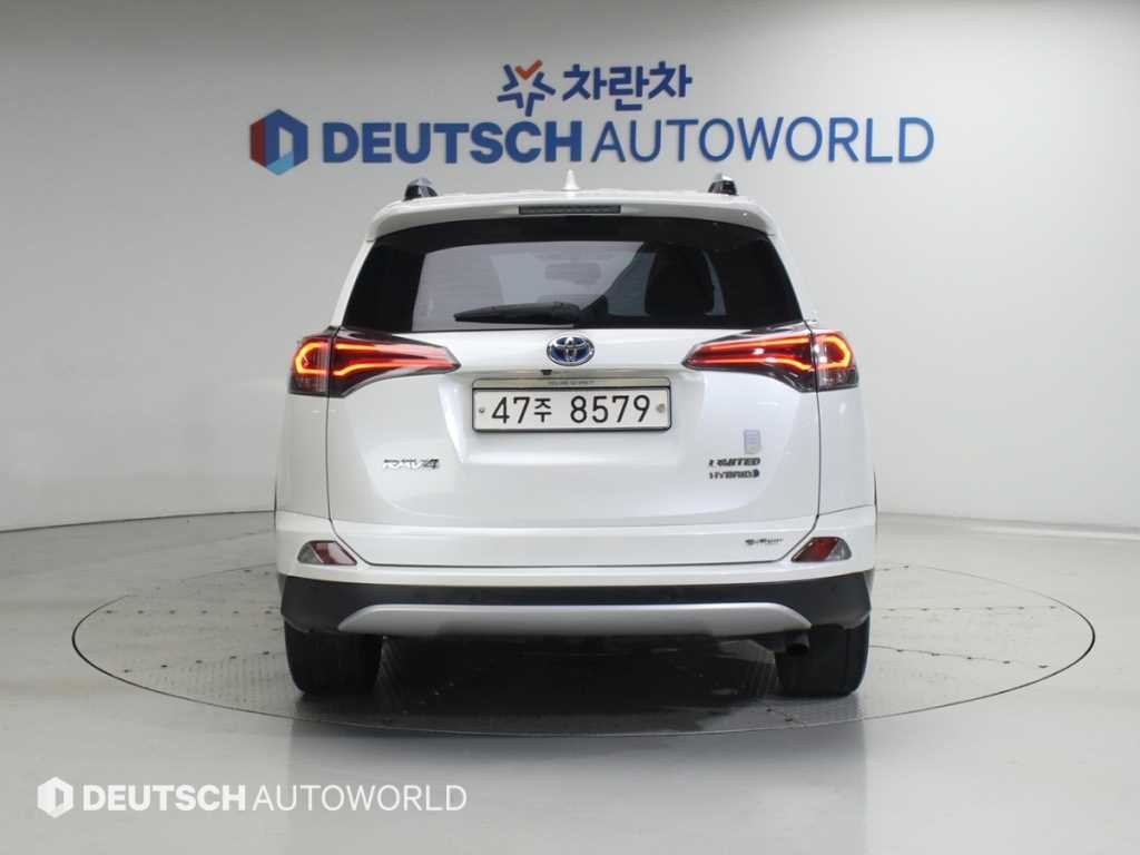 토요타 라브4 2.5 4WD 하이브리드 이미지 4