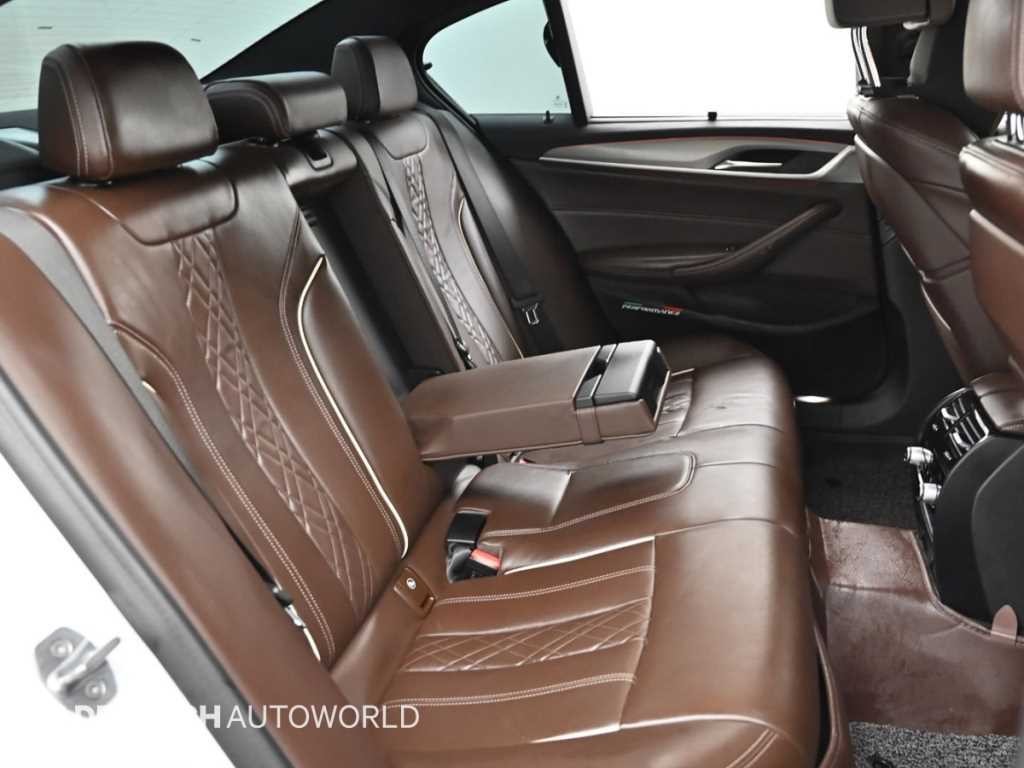 BMW 5시리즈 5시리즈 (G30) 520d M 스포츠 플러스 이미지 12