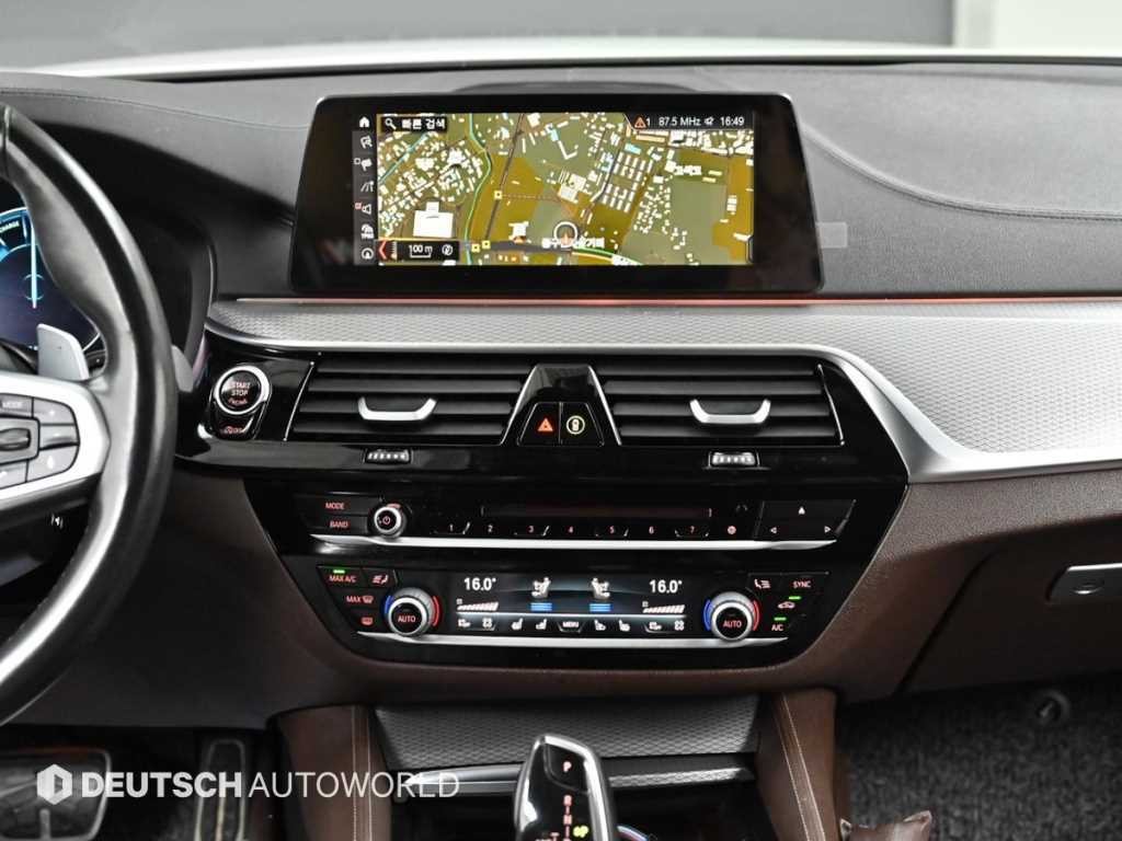 BMW 5시리즈 5시리즈 (G30) 520d M 스포츠 플러스 이미지 14