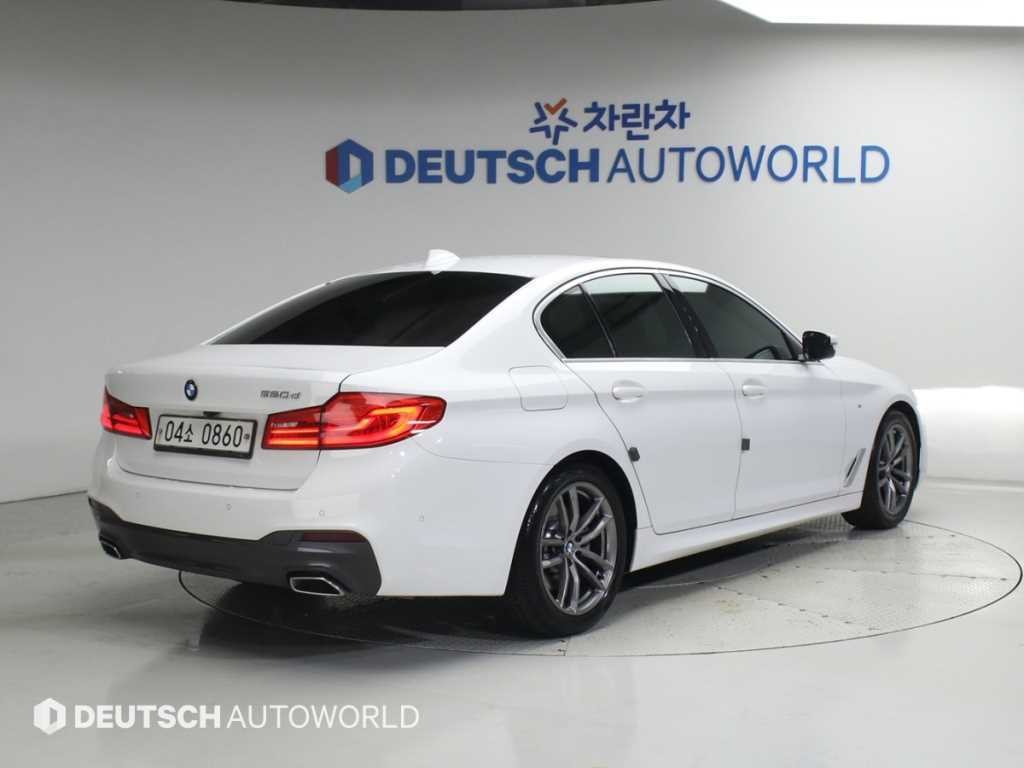 BMW 5시리즈 5시리즈 (G30) 520d M 스포츠 플러스 이미지 2