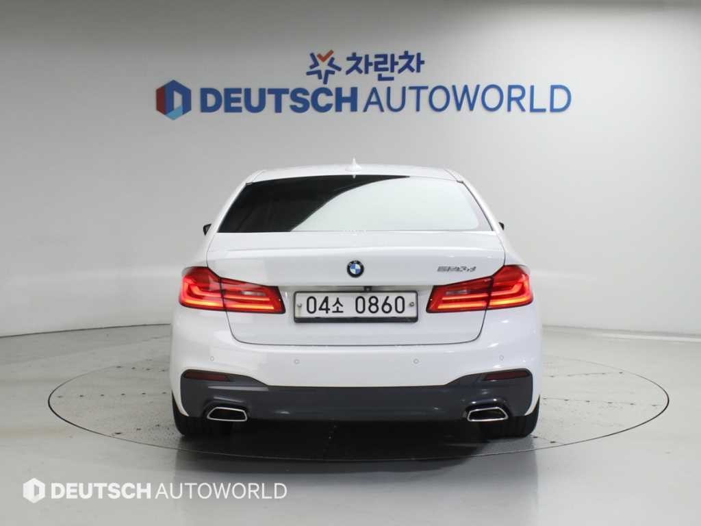 BMW 5시리즈 5시리즈 (G30) 520d M 스포츠 플러스 이미지 4