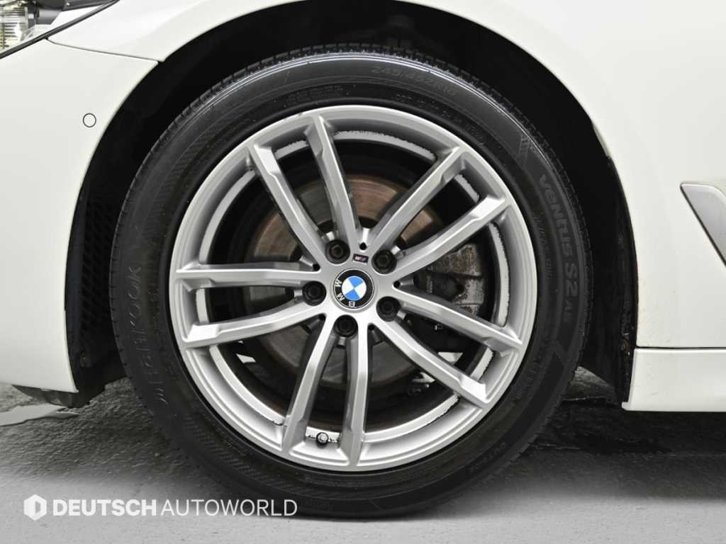 BMW 5시리즈 5시리즈 (G30) 520d M 스포츠 플러스 이미지 5
