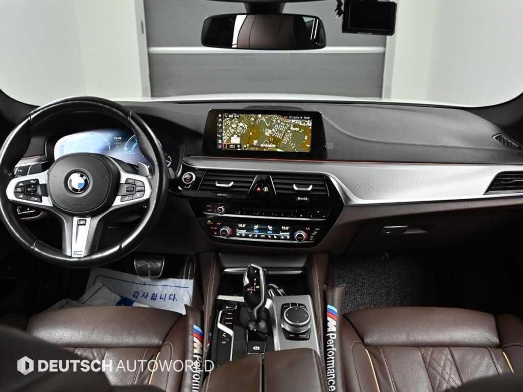 BMW 5시리즈 5시리즈 (G30) 520d M 스포츠 플러스 이미지 7