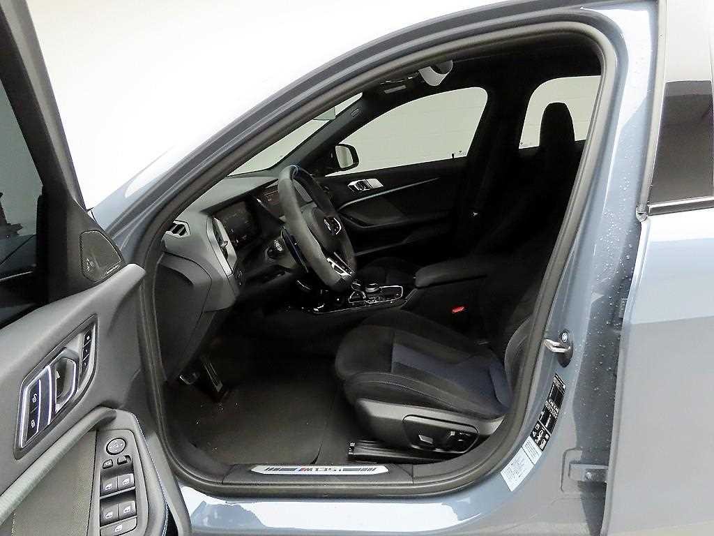 BMW 1시리즈 1시리즈 (F40) M135i xDrive 퍼스트 에디션 이미지 12