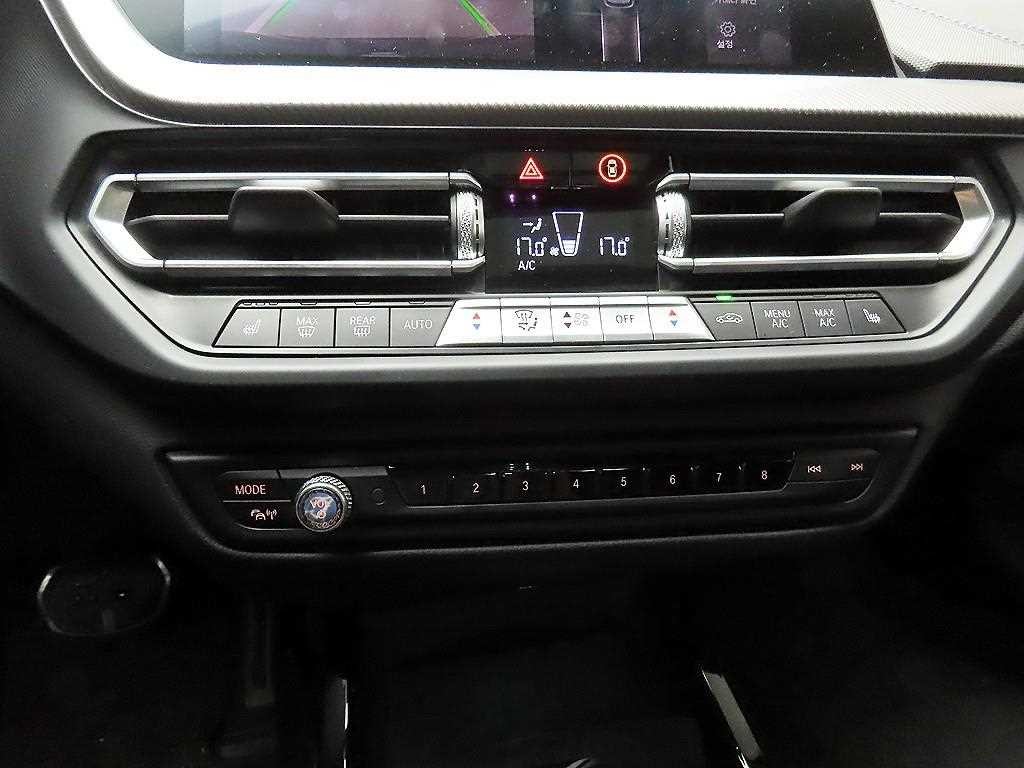 BMW 1시리즈 1시리즈 (F40) M135i xDrive 퍼스트 에디션 이미지 15