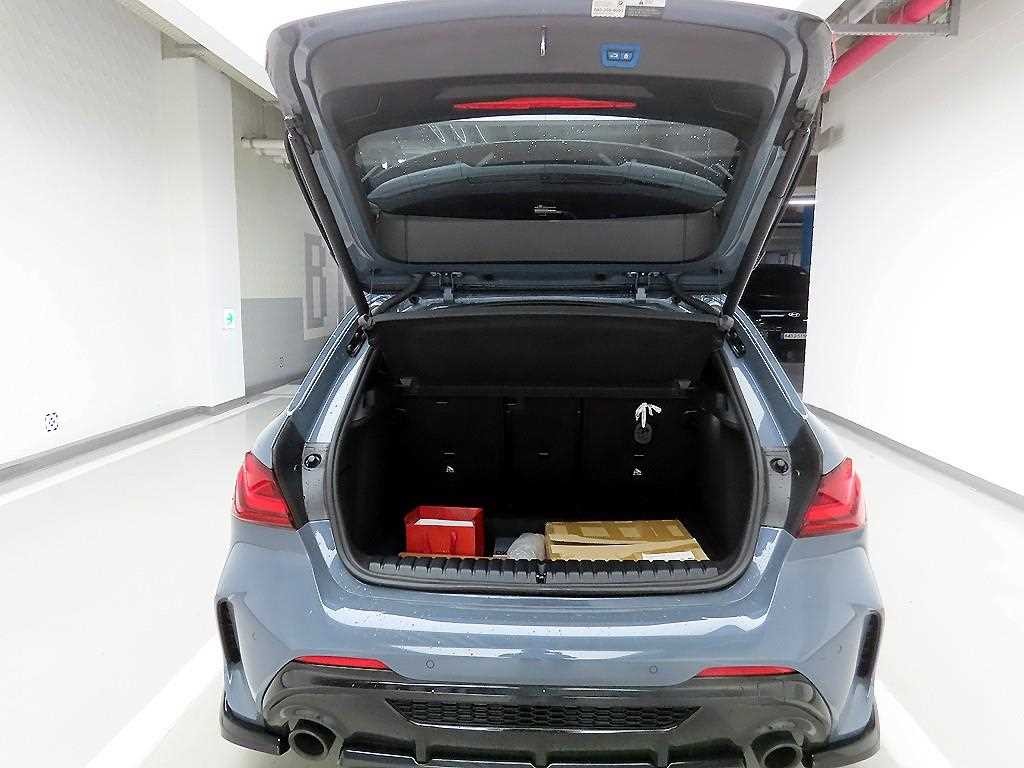 BMW 1시리즈 1시리즈 (F40) M135i xDrive 퍼스트 에디션 이미지 5