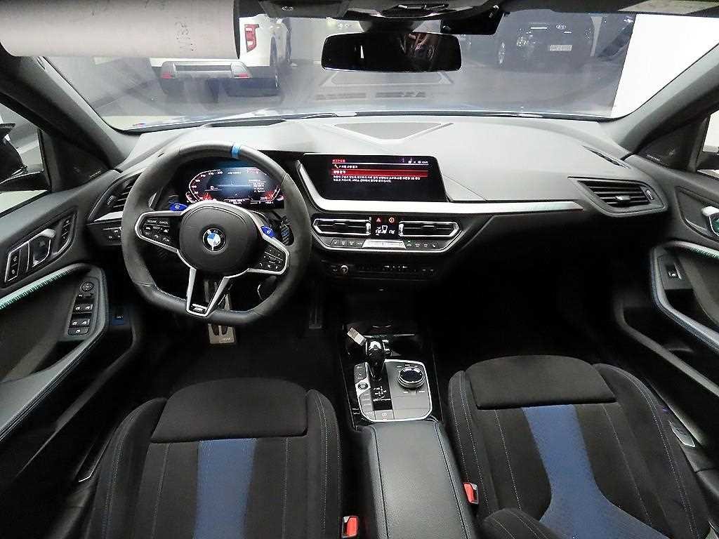 BMW 1시리즈 1시리즈 (F40) M135i xDrive 퍼스트 에디션 이미지 8