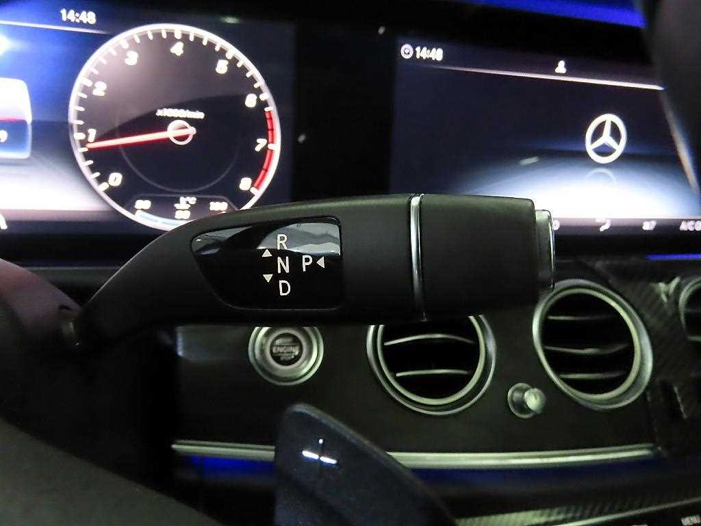 벤츠 E 클래스 E-클래스 W213 E300 아방가르드 이미지 12