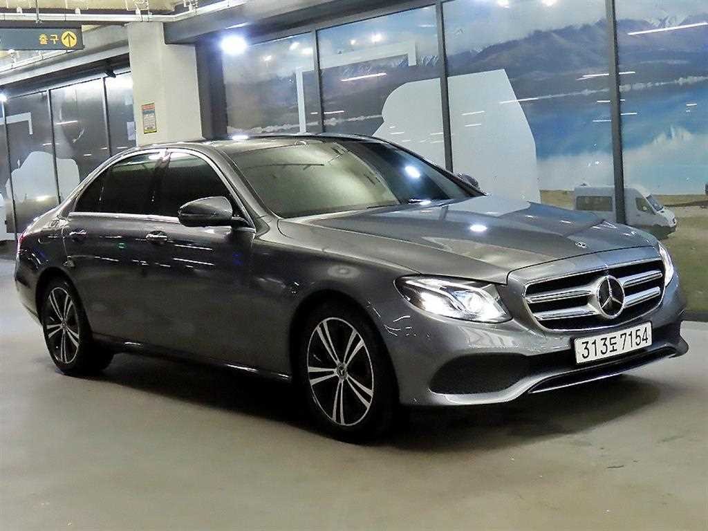 벤츠 E 클래스 E-클래스 W213 E300 아방가르드 이미지 2
