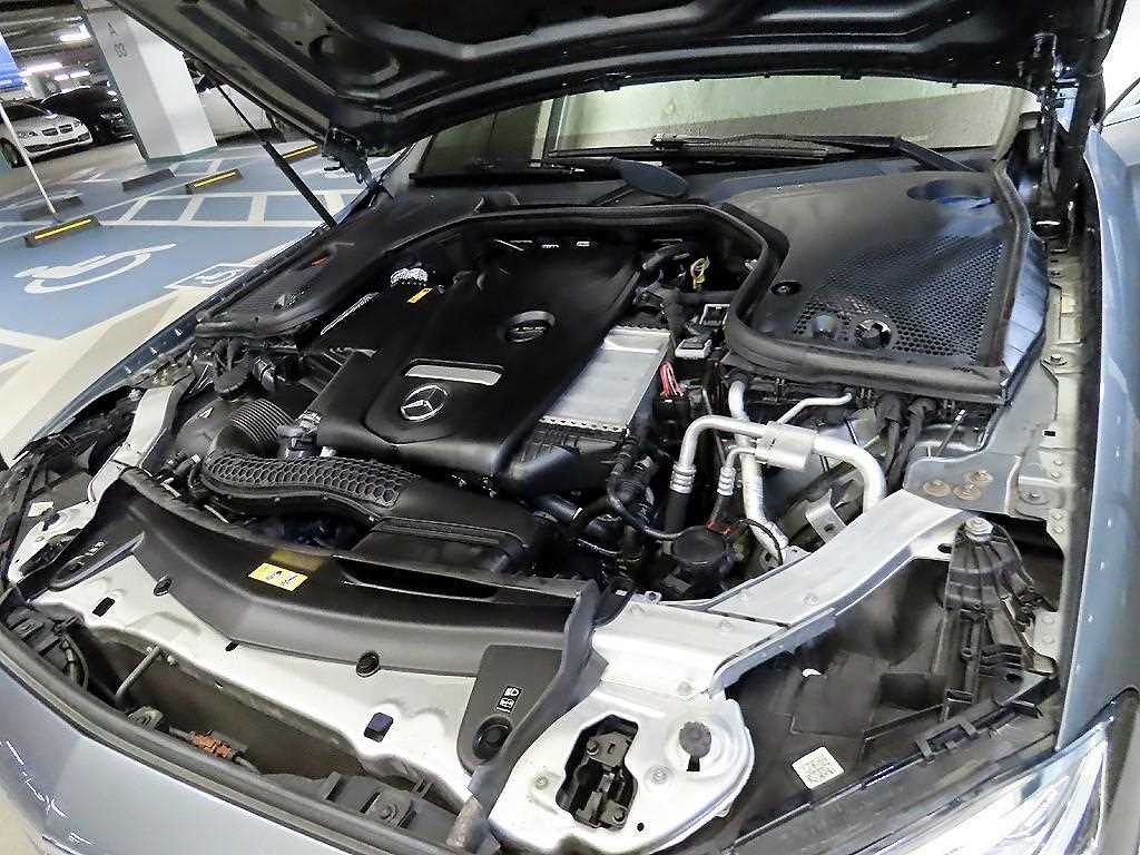 벤츠 E 클래스 E-클래스 W213 E300 아방가르드 이미지 20