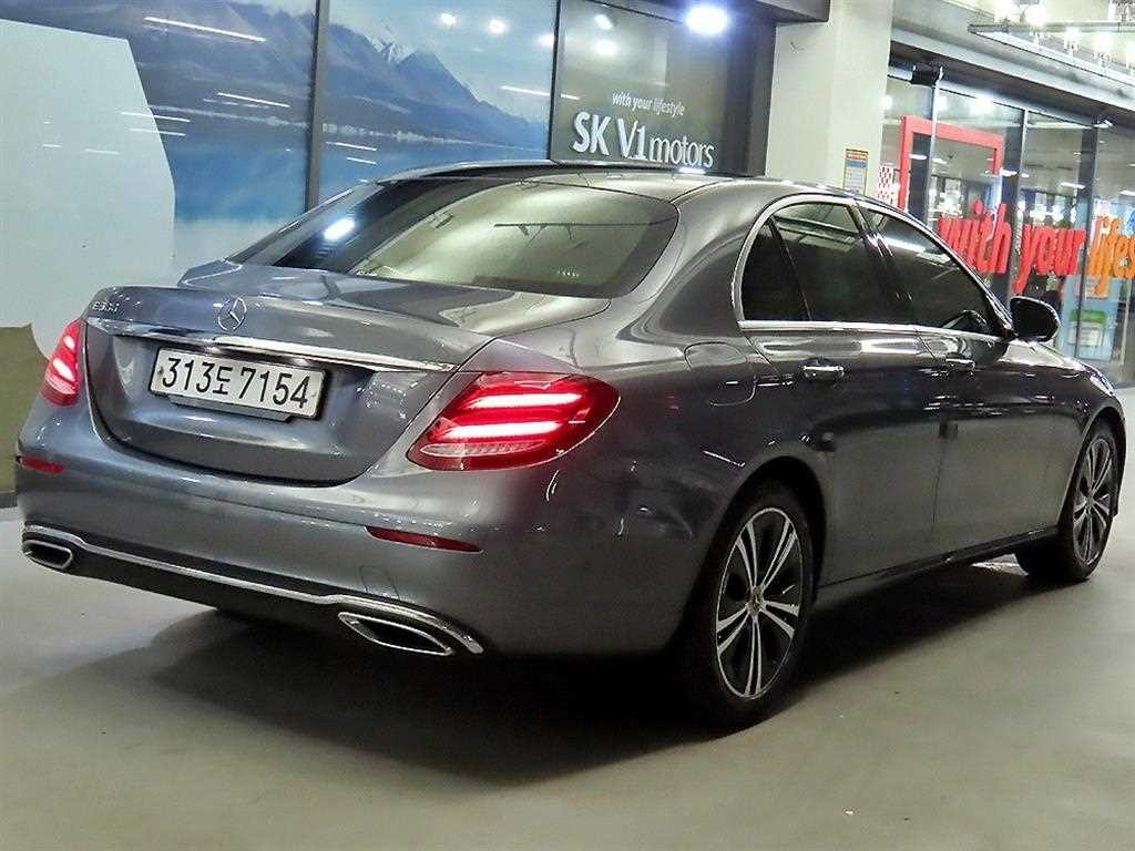 벤츠 E 클래스 E-클래스 W213 E300 아방가르드 이미지 4