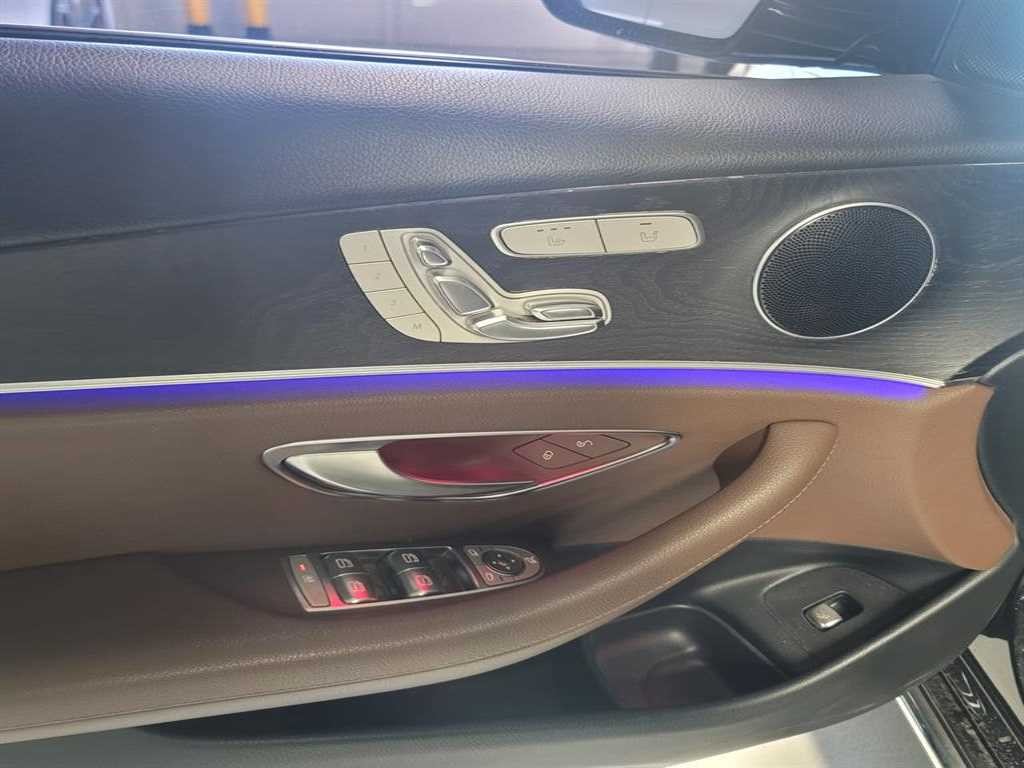 벤츠 E 클래스 E-클래스 W213 E220d 아방가르드 이미지 10