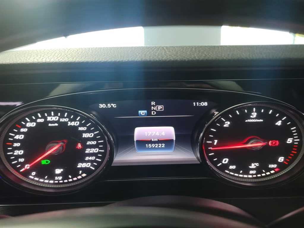 벤츠 E 클래스 E-클래스 W213 E220d 아방가르드 이미지 13