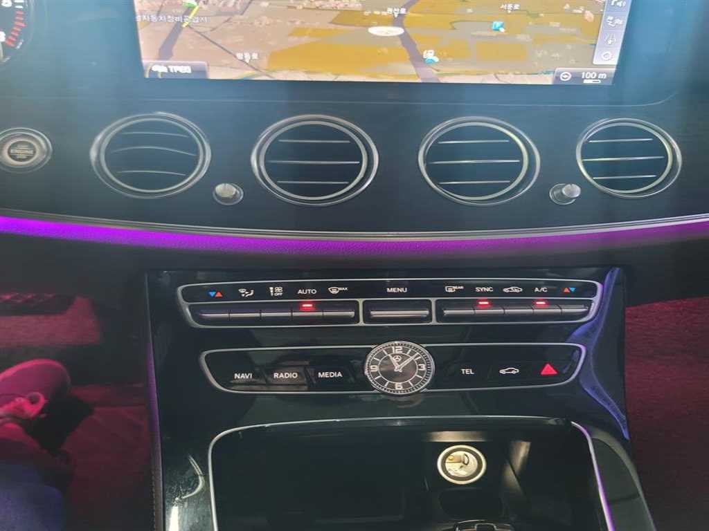 벤츠 E 클래스 E-클래스 W213 E220d 아방가르드 이미지 14