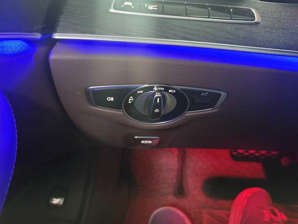 벤츠 E 클래스 E-클래스 W213 E220d 아방가르드 이미지 15