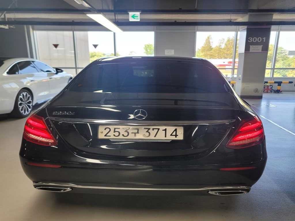 벤츠 E 클래스 E-클래스 W213 E220d 아방가르드 이미지 4