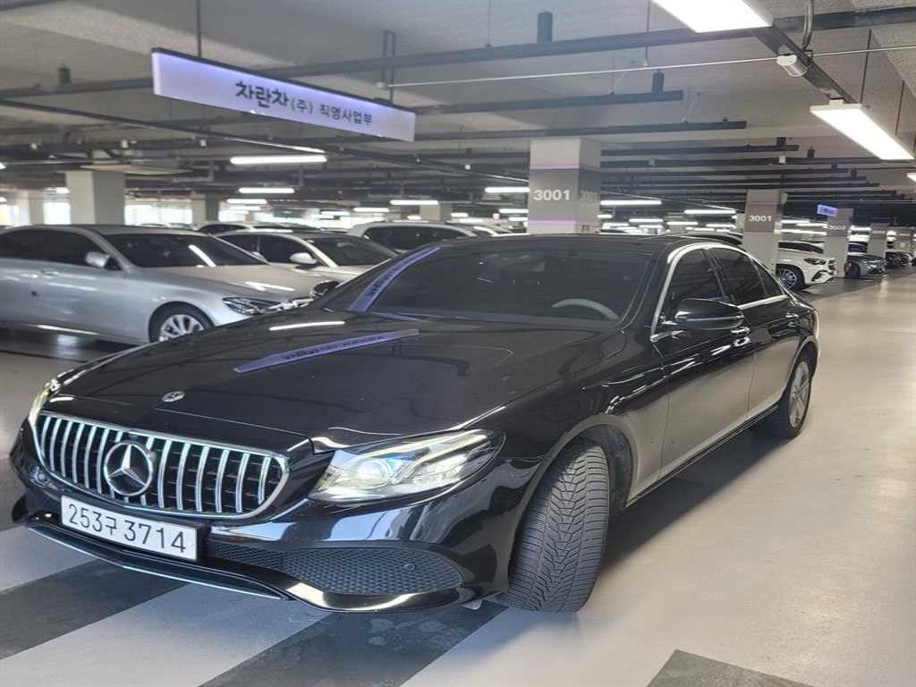 벤츠 E 클래스 E-클래스 W213 E220d 아방가르드 이미지 6