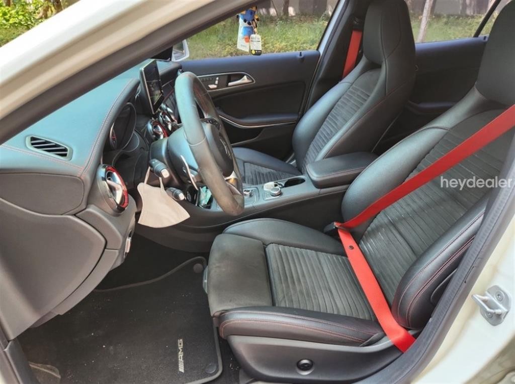 벤츠 GLA 클래스 GLA클래스 X156 GLA45 AMG 4MATIC 이미지 4