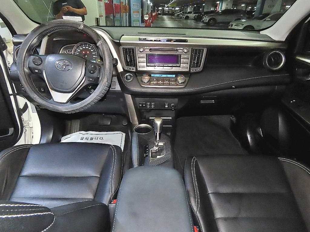 토요타 라브4 2.5 2WD 이미지 10