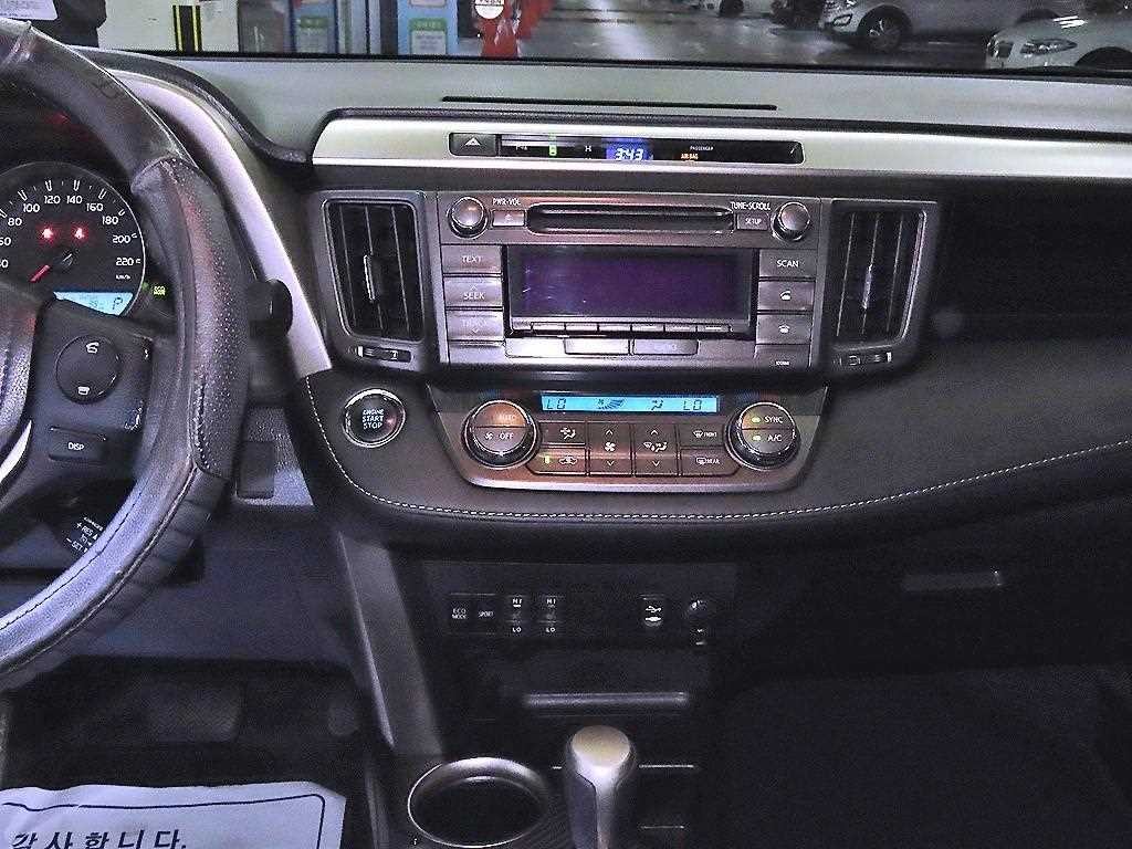 토요타 라브4 2.5 2WD 이미지 11