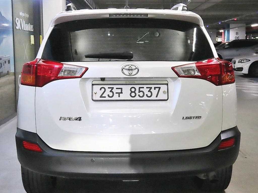 토요타 라브4 2.5 2WD 이미지 5
