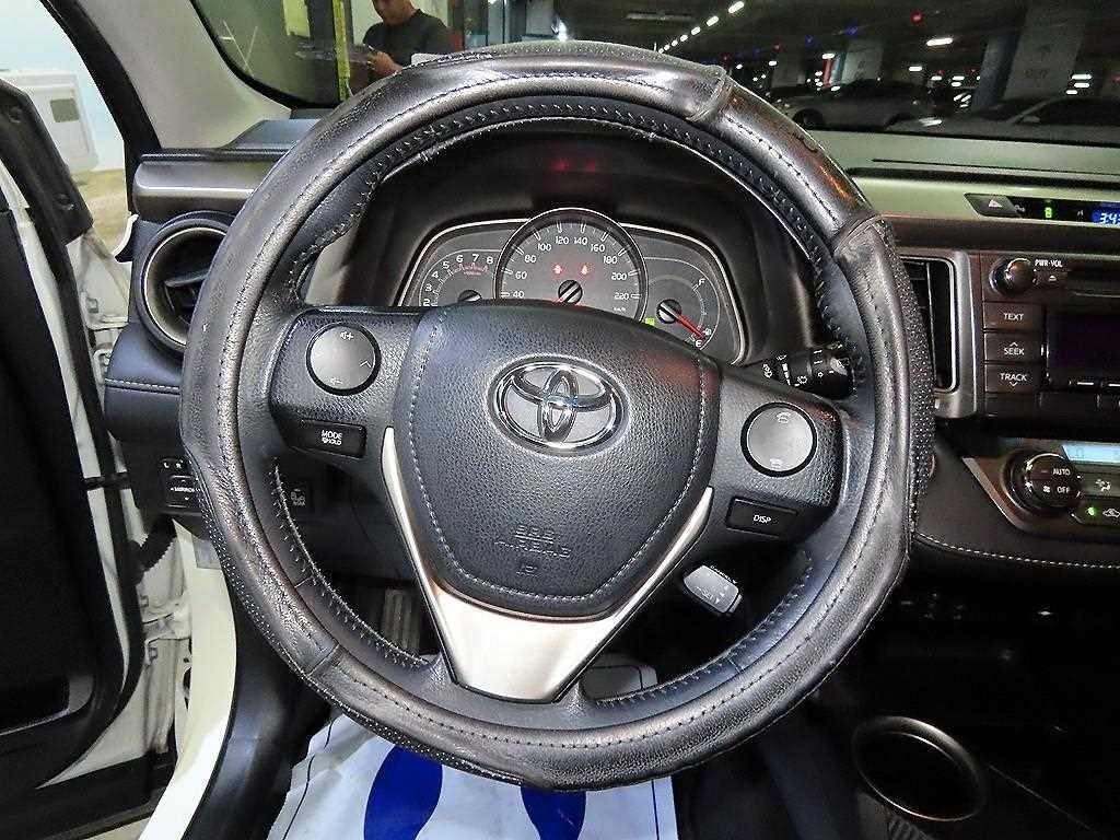 토요타 라브4 2.5 2WD 이미지 8
