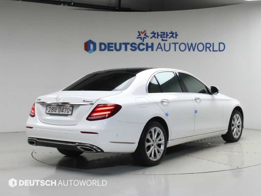벤츠 E 클래스 E-클래스 W213 E300 4MATIC 익스클루시브 이미지 2