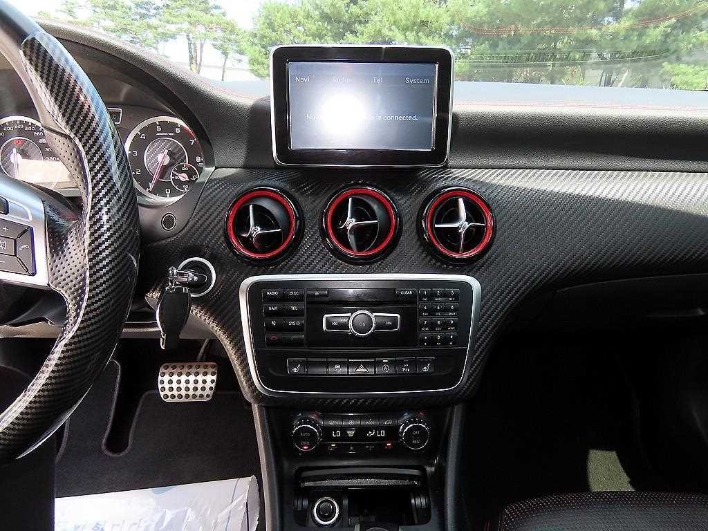 벤츠 A 클래스 A클래스 W176 A45 AMG 4MATIC 이미지 12