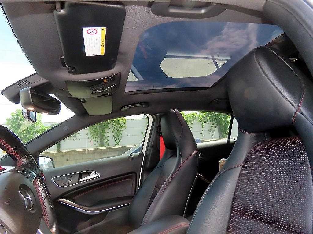 벤츠 A 클래스 A클래스 W176 A45 AMG 4MATIC 이미지 17