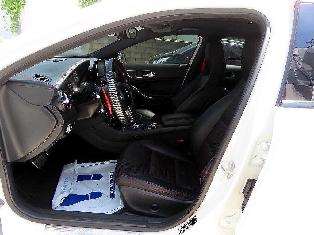 벤츠 A 클래스 A클래스 W176 A45 AMG 4MATIC 이미지 5