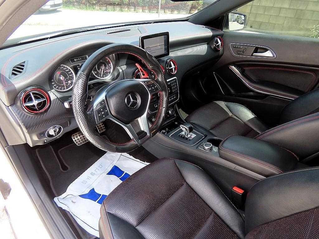 벤츠 A 클래스 A클래스 W176 A45 AMG 4MATIC 이미지 7