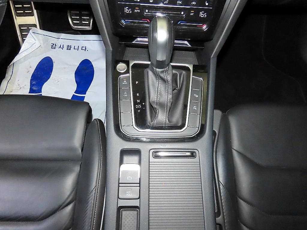 폭스바겐 아테온 2.0 TDI 엘레강스 프레스티지 이미지 12